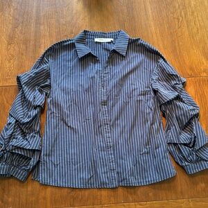 ASTR the label ruffled sleeve blouse sz small